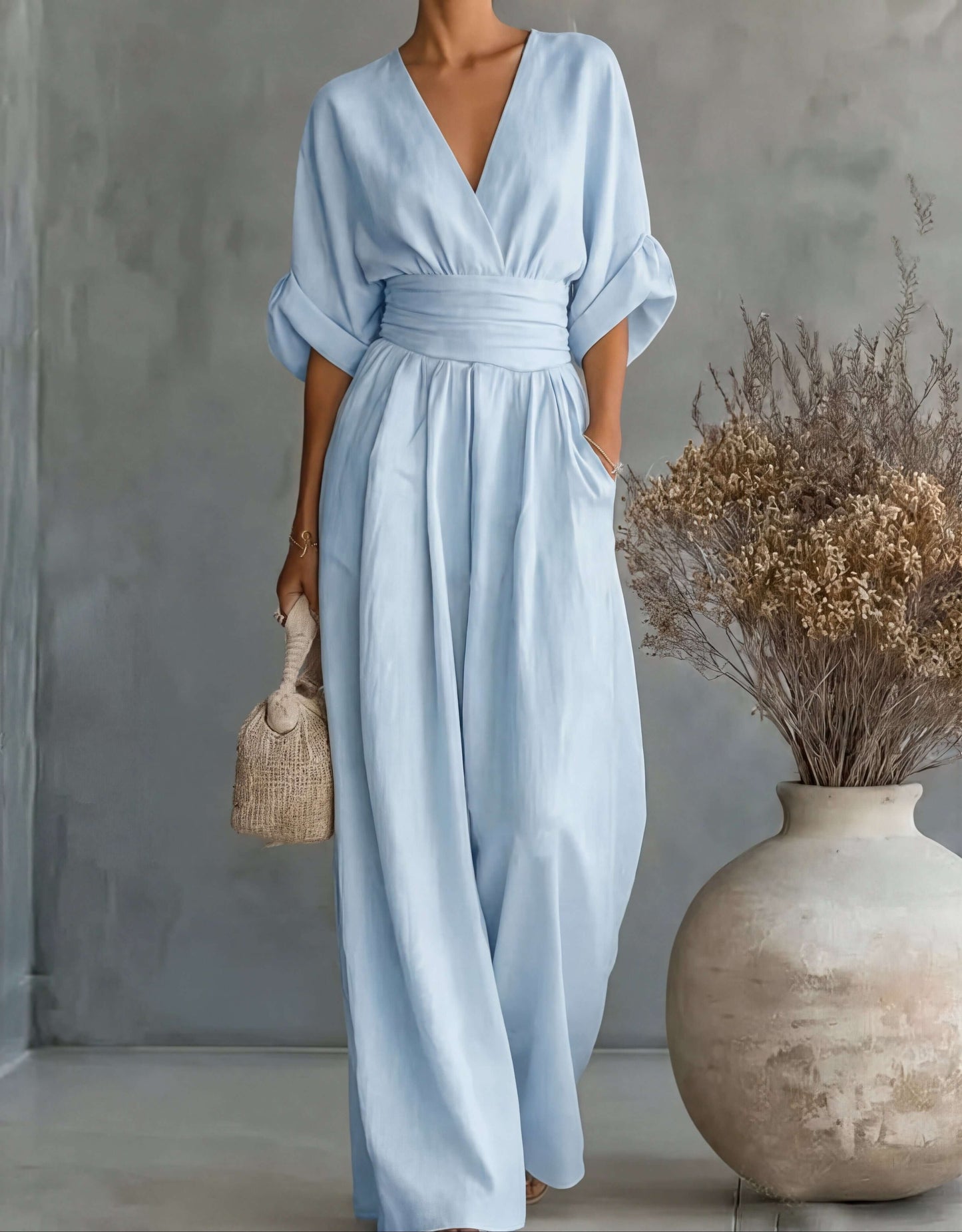 Dorothée | Combinaison pantalon blanche à col en V et ceinture drapée